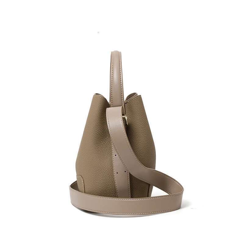 Leather bucket women's 2025 new large capacity shoulder cross-body high-end feeling mother bag