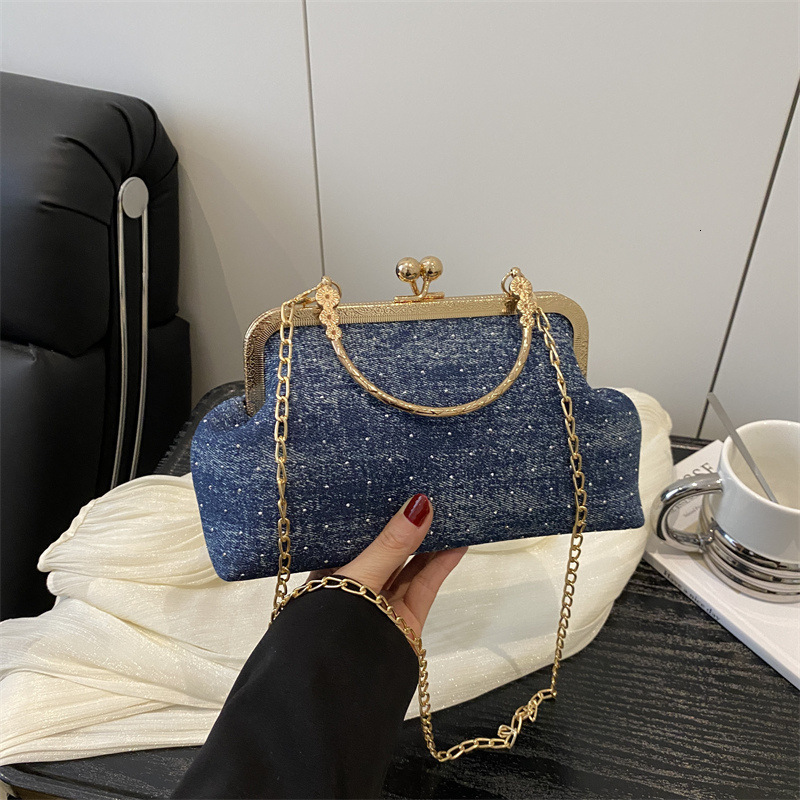 Fashion metal hand-held cheongsam women's 2025 summer new pearl light luxury shoulder chain crossbody bag