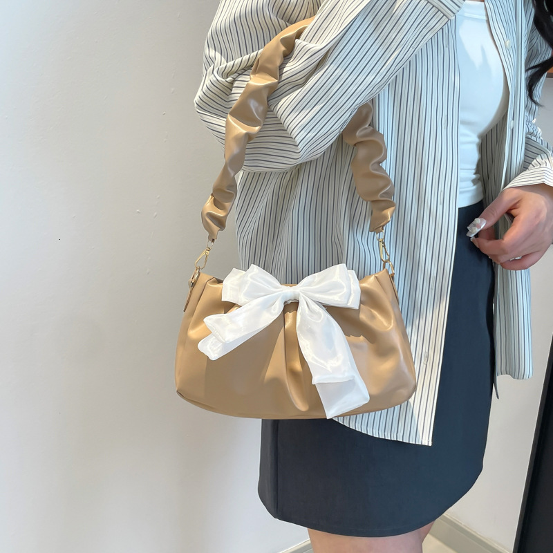Fashion pleated hand-held small square women's 2025 summer new butterfly knot shoulder trendy chain crossbody bag