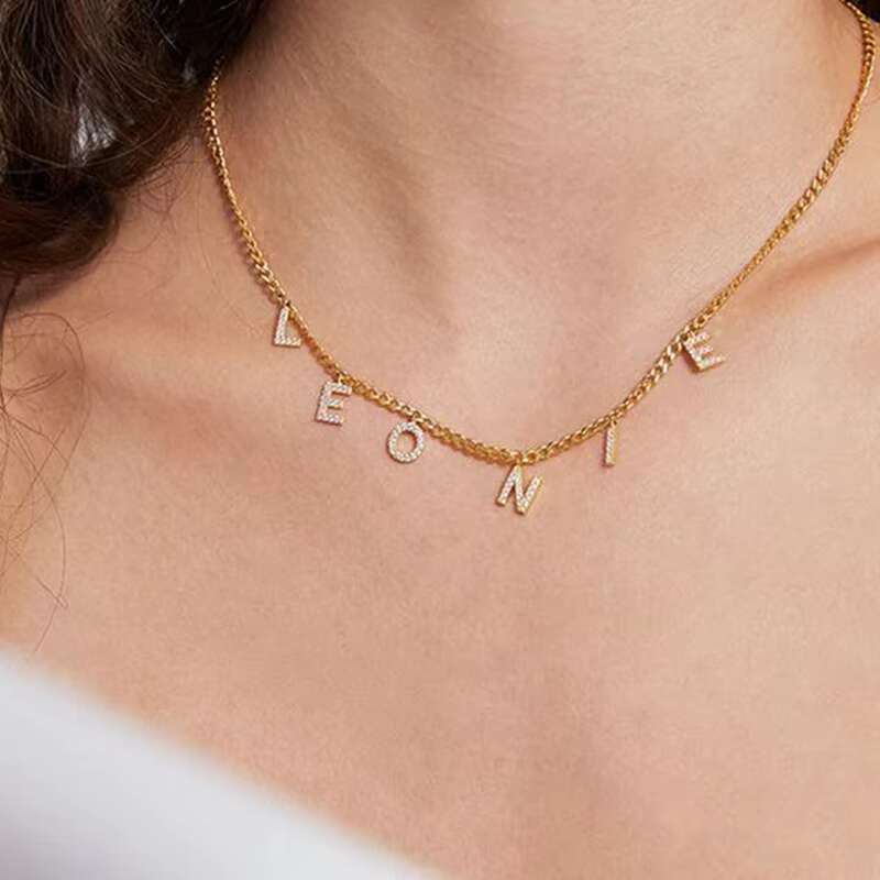 Fashion jewelry necklace with simple zircon pendant and charming English letters
