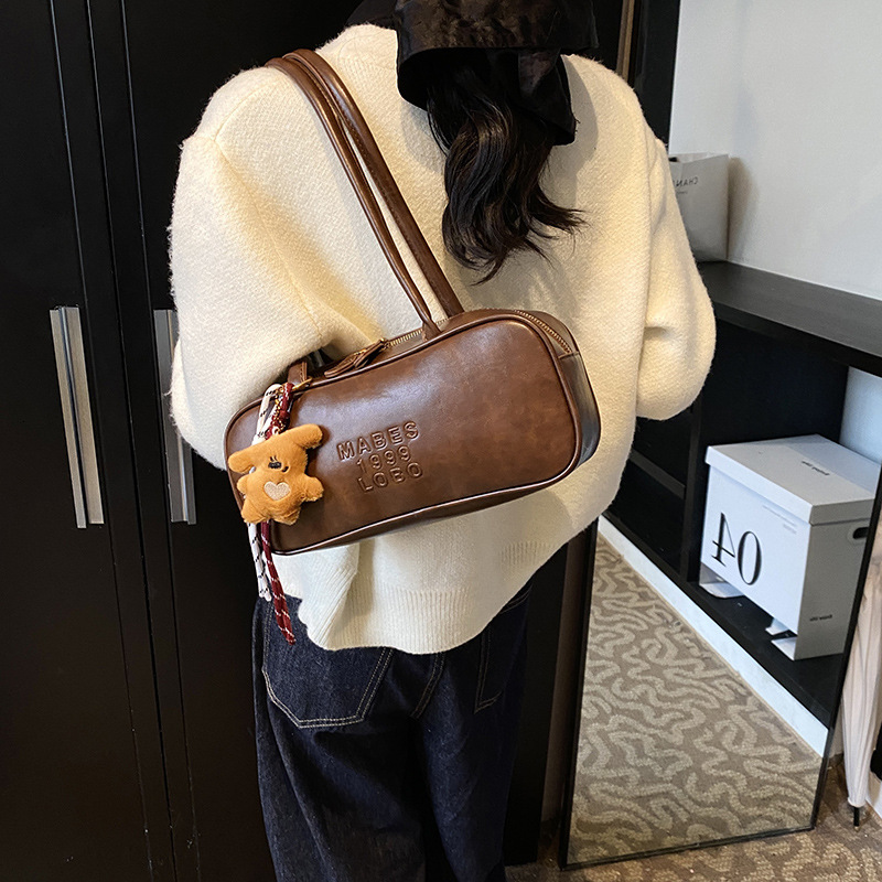 Autumn and Winter Large Capacity Women's 2025 New Super Hot Fashion Commuter Handheld Bowling Bag