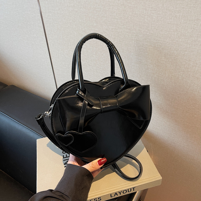 Women's bag 2025 new fashionable heart-shaped small simple and elegant single shoulder crossbody bag, handbag
