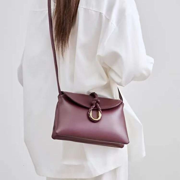 Designer New Smooth Leather Envelope Texture Handbag Liberta Knitted Commuter Shoulder Cross Bag