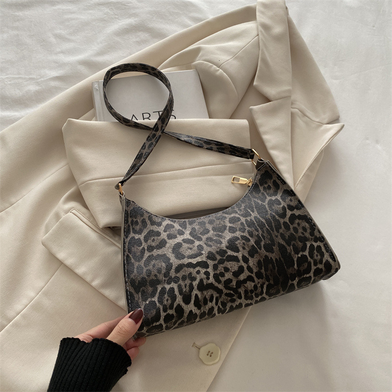 Style Free Delivery Designer Bag 2025 Korean Edition Trendy Western Style Handheld Women's Fashion Leopard Pattern Single Shoulder Underarm Frenc