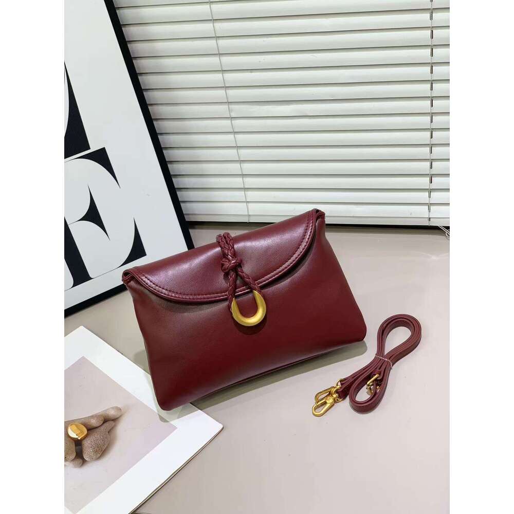 Designer New Smooth Leather Envelope Texture Handbag Liberta Knitted Commuter Shoulder Cross Bag