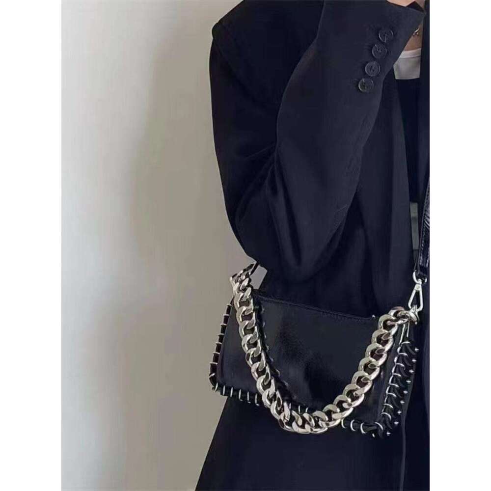 Niche fashion chain 2025 new high-end glossy small square casual armpit Tongqin crossbody bag