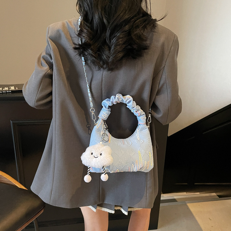 Fashionable pleated hand-held small women's 2025 summer new Korean version chain shoulder commuting crossbody bag