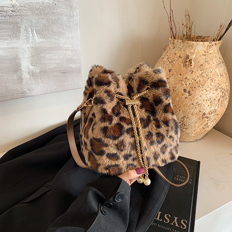 Small niche circular handbag for women 2025 new style drawstring leopard print bucket plush chain shoulder crossbody bag