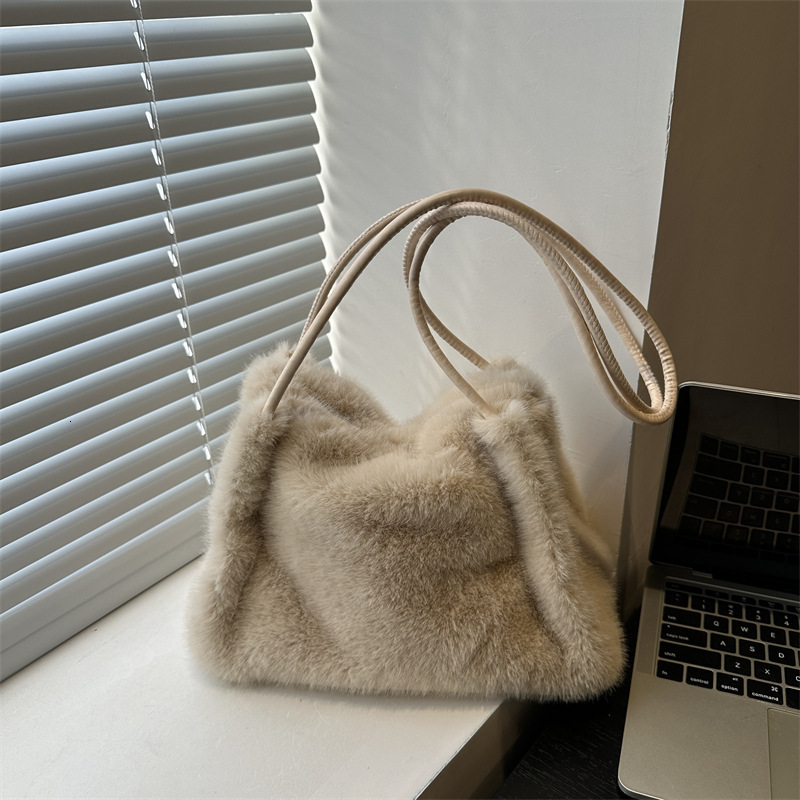 Free Delivery Designer Bag Plush Bucket For Women Korean Version Autumn And Winter Large Capacity Single Shoulder Casual Fashion Niche Commuting Handb