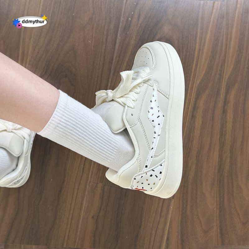 Dopamine niche thick soled bread women's ins Korean version versatile student casual white shoes 2025 spring new item ddmythur
