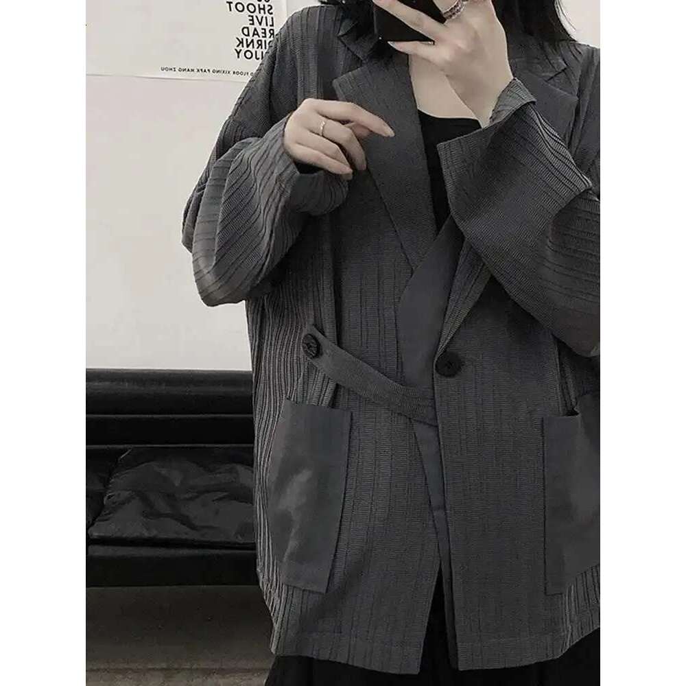 EAM Gray Spliced Pleated Personality Blazer Women New Lapel Long Sleeve Loose Fit Jacket Fashion Tide Spring Autumn 2025 30A1252