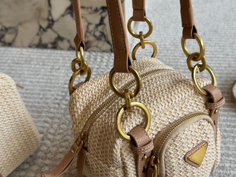 2025 New Commuter Handheld Woven Bag Women's Versatile Small Square Bag Texture Popular Single Shoulder Crossbody Bag