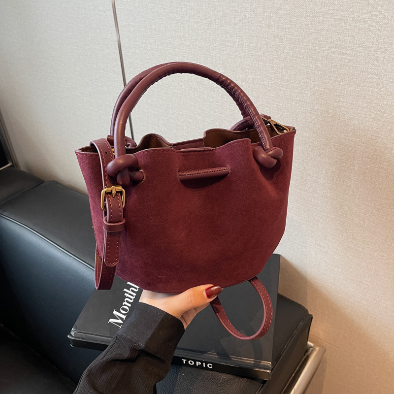 Advanced suede handbag, vegetable basket, water bucket new niche mother and child bag, western-style single shoulder crossbody pleated bag