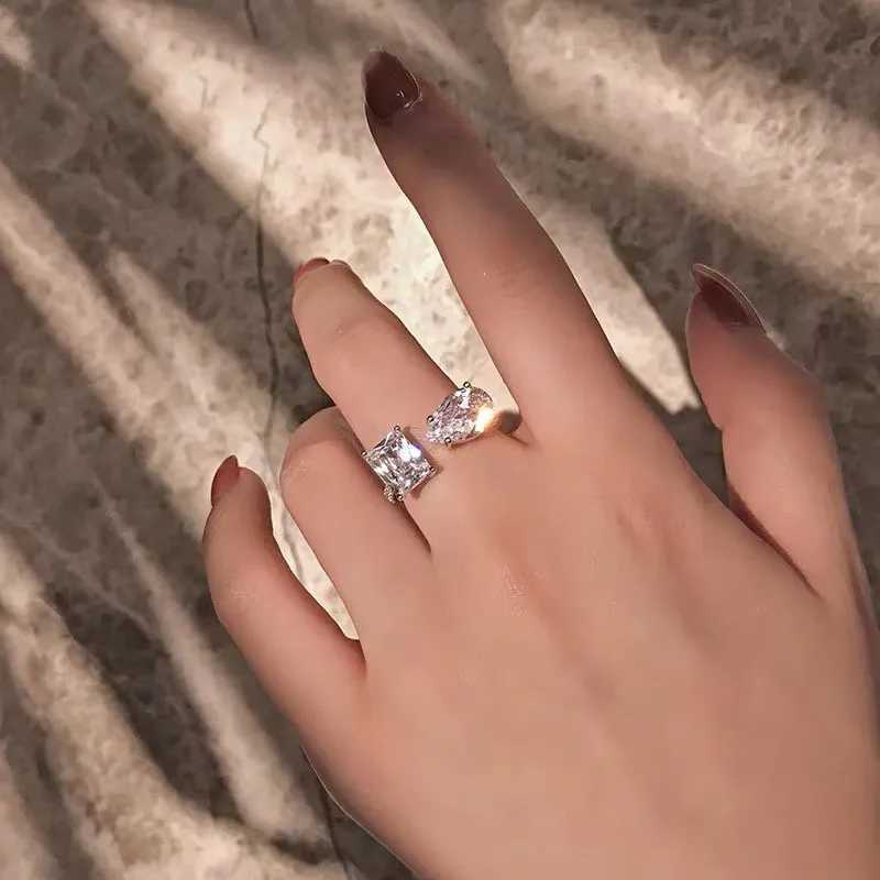 Hot New 925 Sterling Silver Pear Cut Emerald cut Simulated Diamond Wedding Party Vintage Open Ring Fine Jewelry Christmas GiftsXJ250514