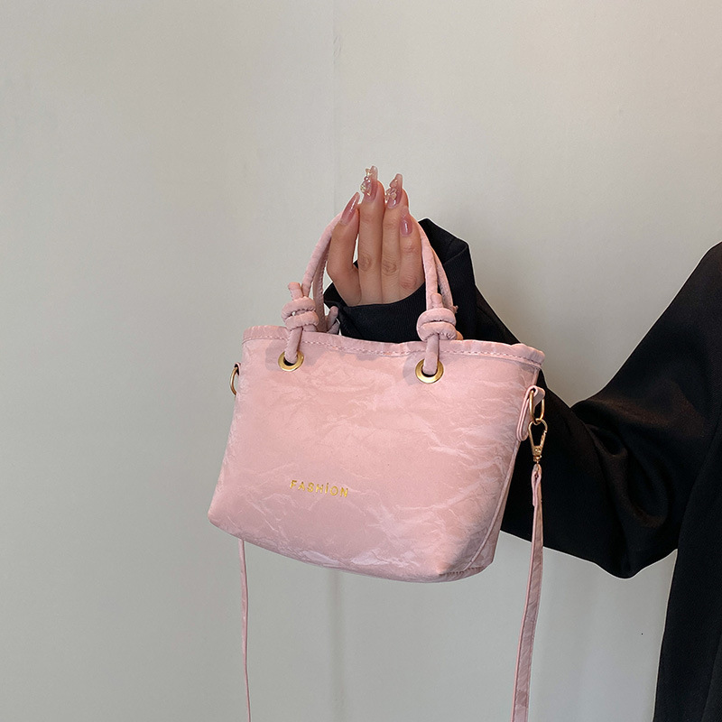 New Commuting Casual And Highend Handbag Korean Version Solid Color Single Shoulder New Free Delivery Designer Bag Crossbody Luxury Bag Small Square B