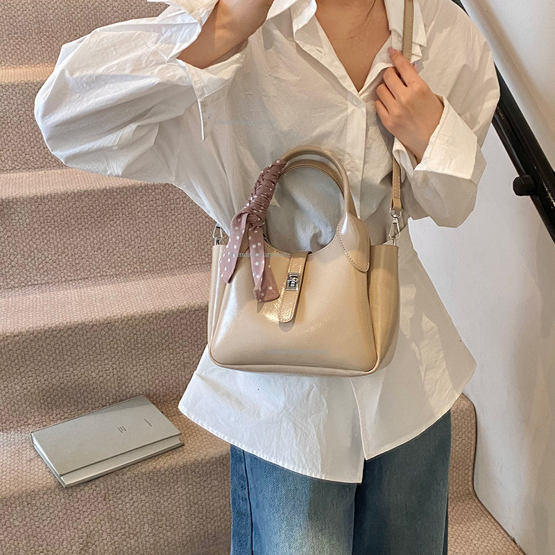 2025 Free Shipping Designer Women's Bag Fashion Handbag New Korean Version Casual Belt Metal Buckle Simple Shoulder Bag Red Phone Bag Student Bag
