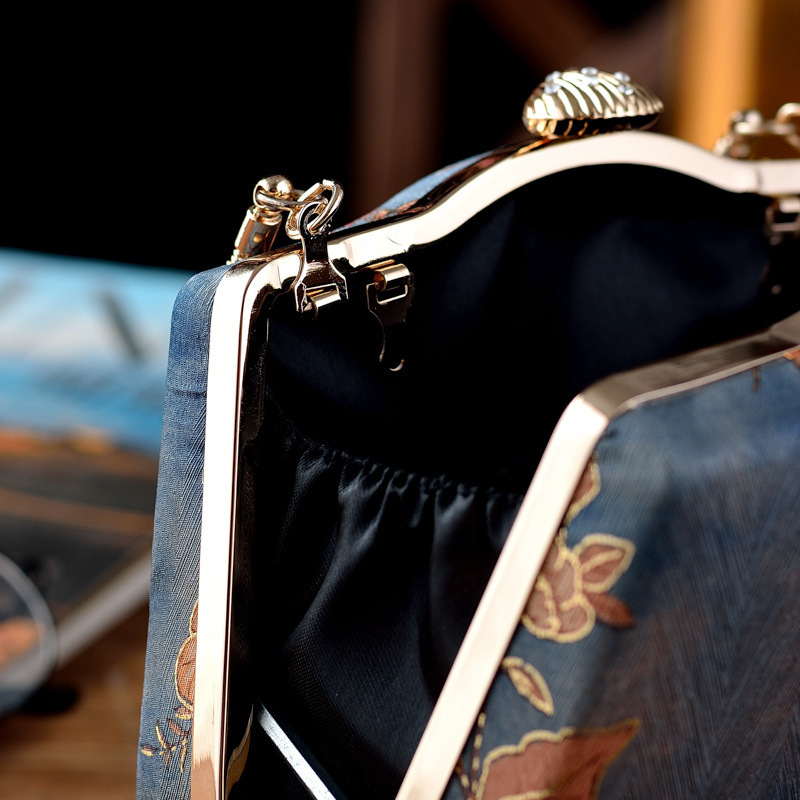 2025 New Style Bag Chinese Hanfu Retro Versatile High end Feeling Slanted Hanging Women's Designer Cheongsam Mouth Golden Small Round Bag Armband