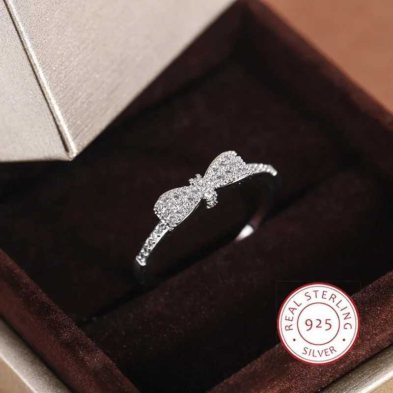 New Exquisite White Zirconia Bow Ring Sweet and Simple Party Birtay Gift 925 Stamp Fashion Jewelry Wholesale Wedding RingXJ250514
