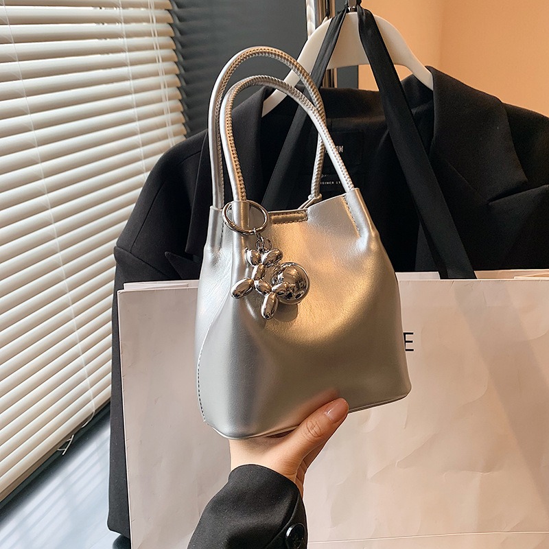 Elegant Compact Crossbody Purse - Chic Urban Accessory for Daily Carry