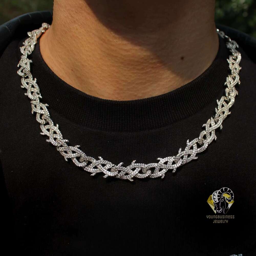 Iced sier Cuban chain necklace in men's hip-hop style, equipped with moissanite fashion accessories