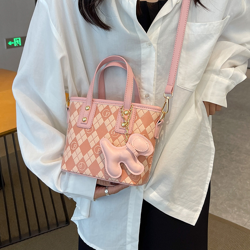 2025 New Style Bag Korean Women's Western Style New Slant Body Small Bag Designer High end Feeling Light Luxury Diamond Grid Handheld Bucket Bag 