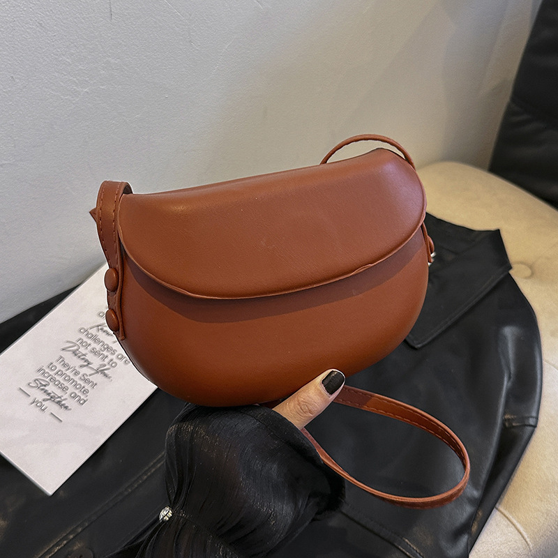Free Delivery Designer Bag Minimally Designed Niche For Women In Summer 2025 Trendy Single Shoulder Crossbody High End And Versatile Commuting Saddle 