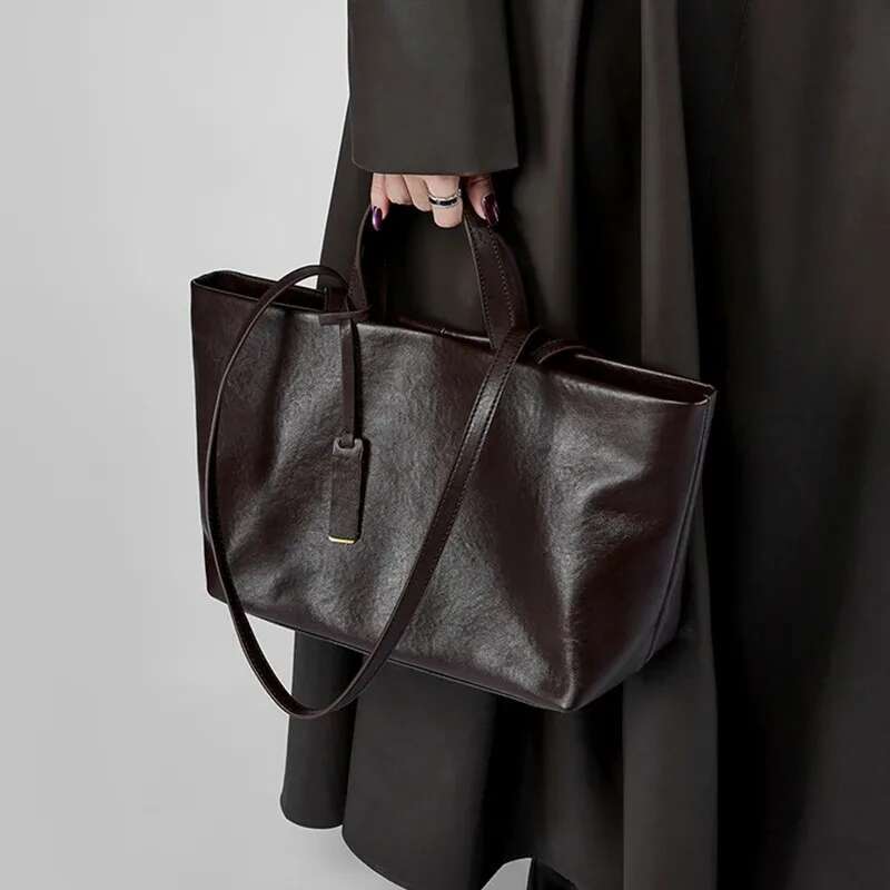 Fashion Trend Cowhide 2025 Designer Large Capacity Commuter Women's Handbag