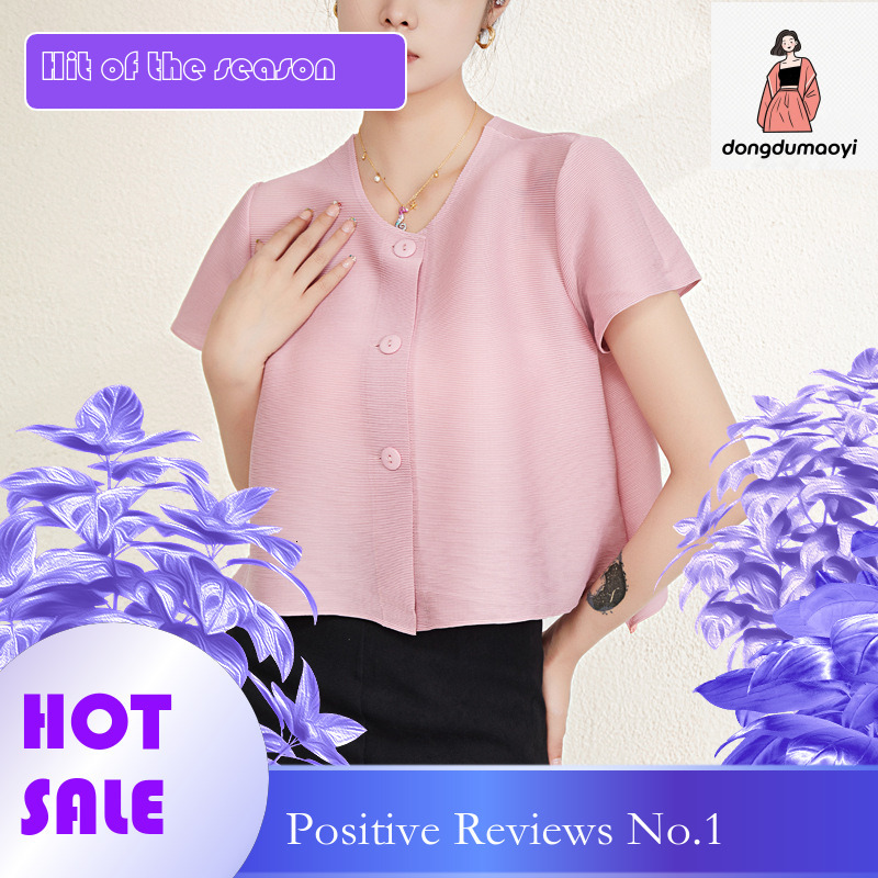 dongdumaoyi Button niche chiffon shirt, 2023 summer new round neck short sleeved top, pleated design, stylish