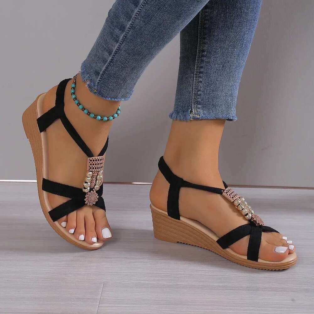 Hot Seller New Women's Flat Heel Beaded Bohemian Open Toe Sweet Student Beach Shoes Sandals Women
