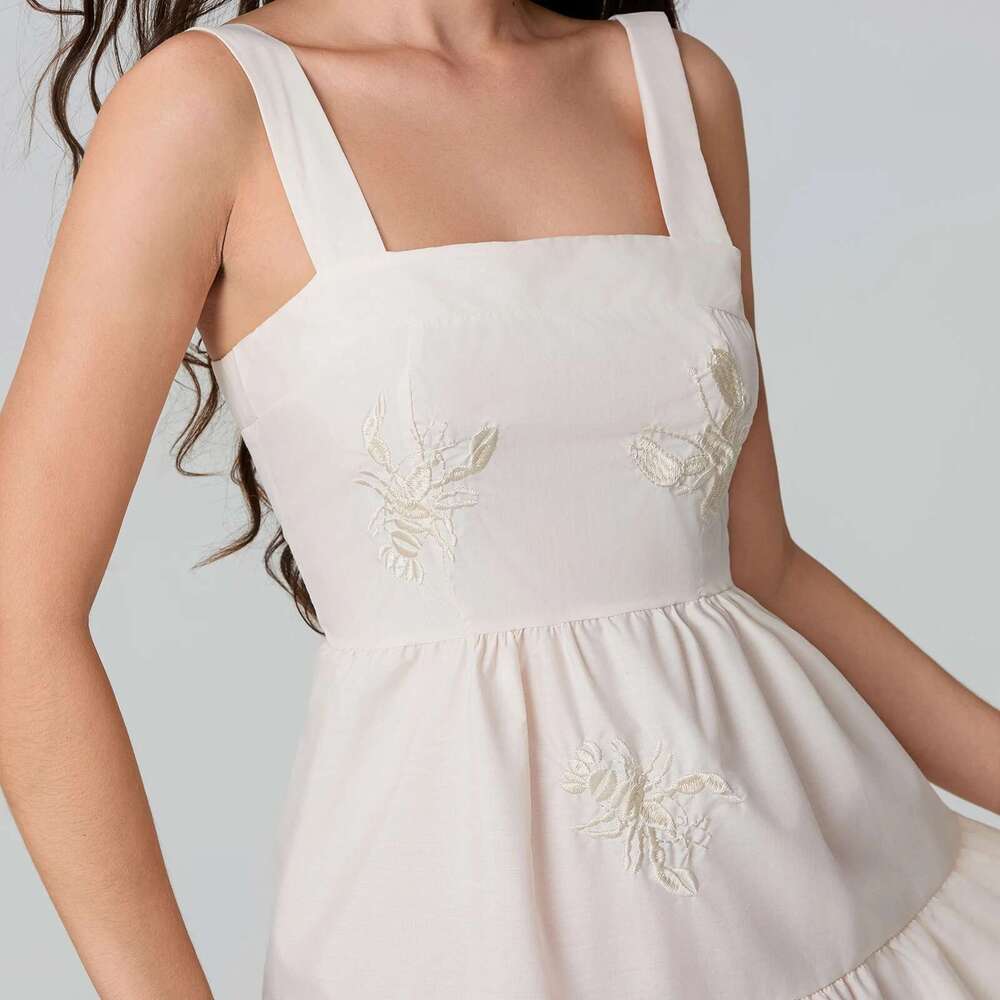 Women's Boho Tank Sleeveless Square Neck Embroidery Tiered Long Beach Dress for Vacation Elegant Party Vestidos