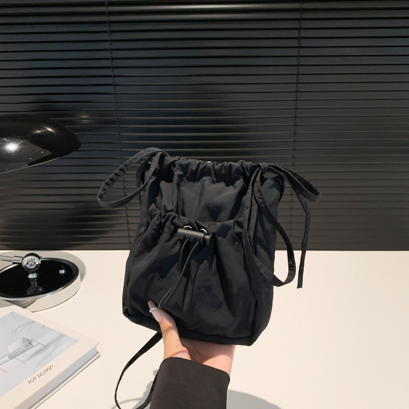 Free Delivery Designer Bag Simplified Korean Version Of Forest Style Small Shoulder Lightweight Nylon Phone 2025 New Lazy Pleated Drawstring Crossbody