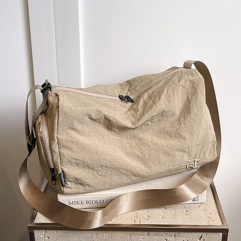 Free Delivery Designer Bag Korean Version Fashionable Lightweight Simple Casual Large Capacity Single Shoulder Crossbody Casual Autumn New High End To