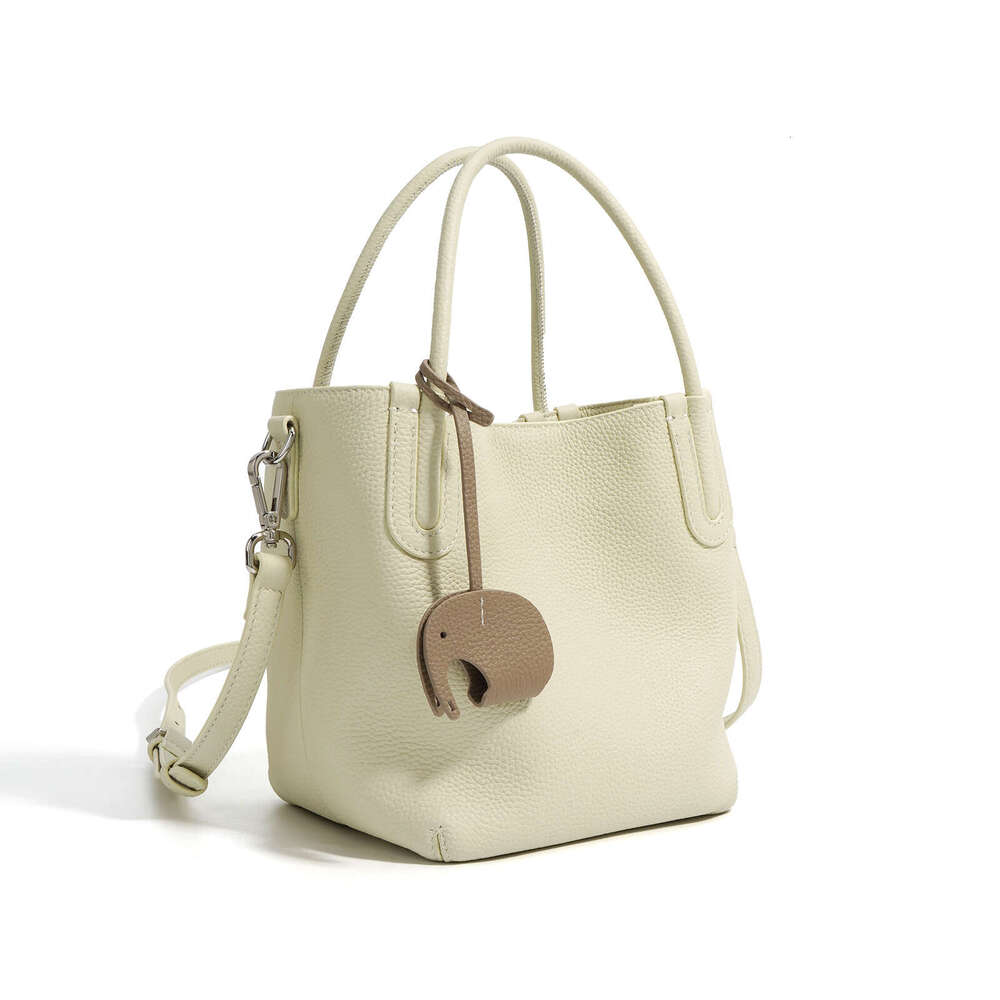Texture Top Layer Cowhide Vegetable Basket Simple And Versatile Mobile Phone Crossbody Bag Commuting Single Shoulder Bucket Bag