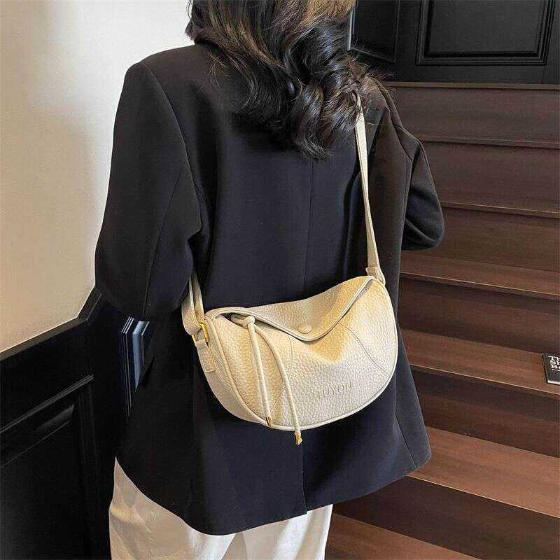 High end large capacity soft leather women 2025 new fashionable single shoulder crossbody for work and commuting, dumpling bag