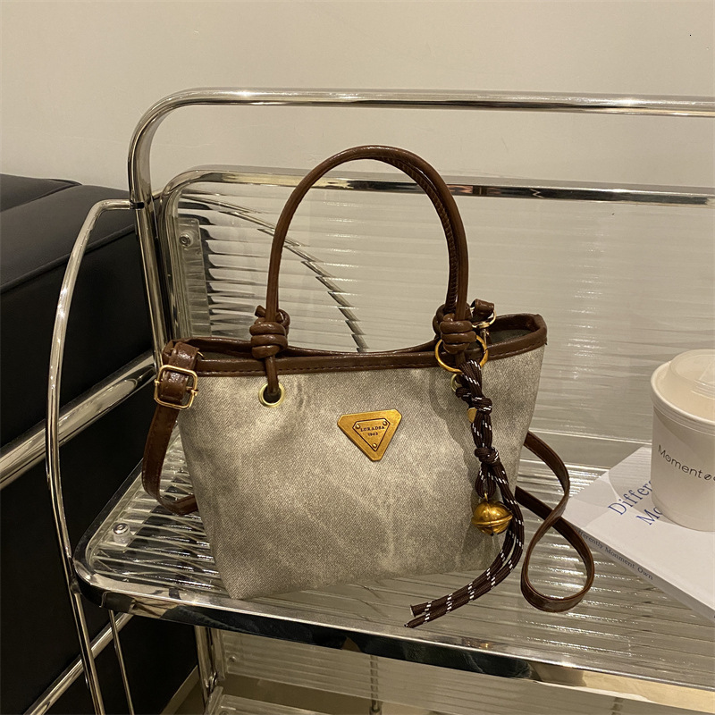 Free Delivery Designer Bag Advanced Autumn Winter New 2025 Niche Women's Portable Bucket Versatile And Stylish Commuting Crossbody Trend Luxury B