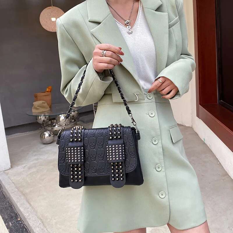 Vintage Skull Rivet Shoulder Women PU Leather Black Crossbody Designer Flap Messenger Bag New Fashion Lady Handbag Bolso