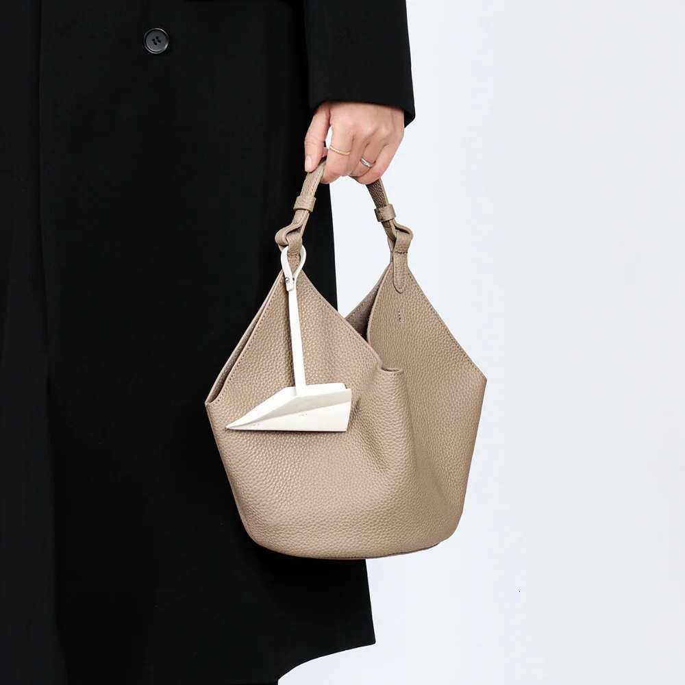 VOAETEC Leather Bucket Niche Design Large Capacity High-End Feeling First Layer Cowhide Handbag Vegetable Basket Bag