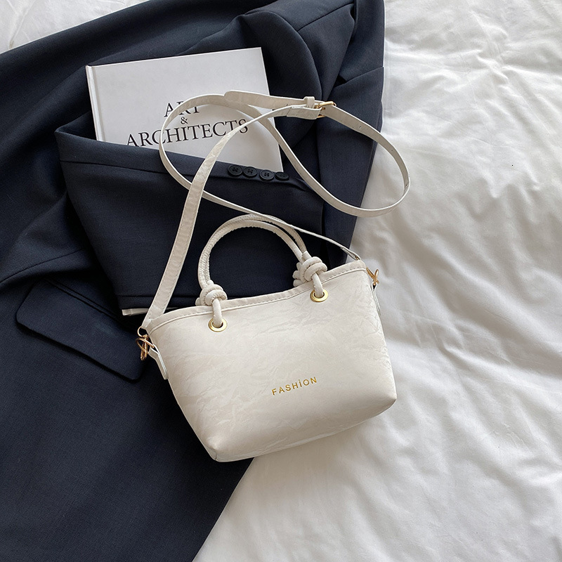 New Commuting Casual And Highend Handbag Korean Version Solid Color Single Shoulder New Free Delivery Designer Bag Crossbody Luxury Bag Small Square B