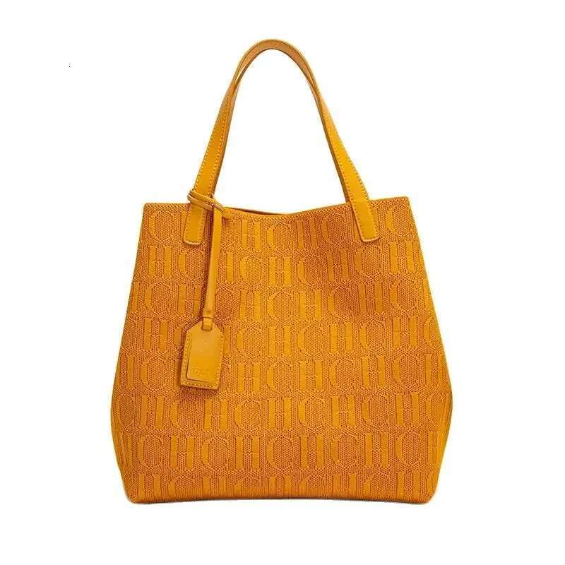 2025Shoulder Bag Fashion Classic New Pure Color Outer Pocket Ladies High Quality Craft Large Capacity Handbag