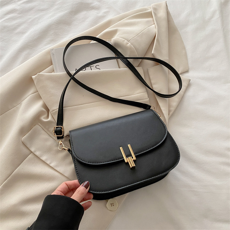 Popular New Free Delivery Designer Bag New Trendy Internet Red Envelope Style For Women Handheld Small Square Bag Stylish Luxury Bag Single Shoulder C
