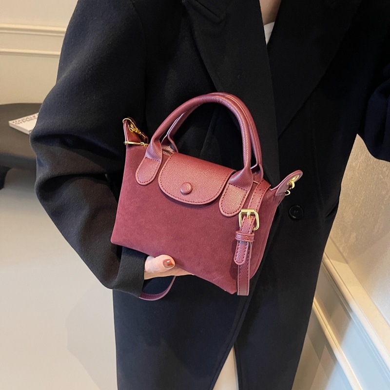 Frosted hand-held small square women, new fashion casual shoulder for autumn winter 2025, high-end and niche women's bag