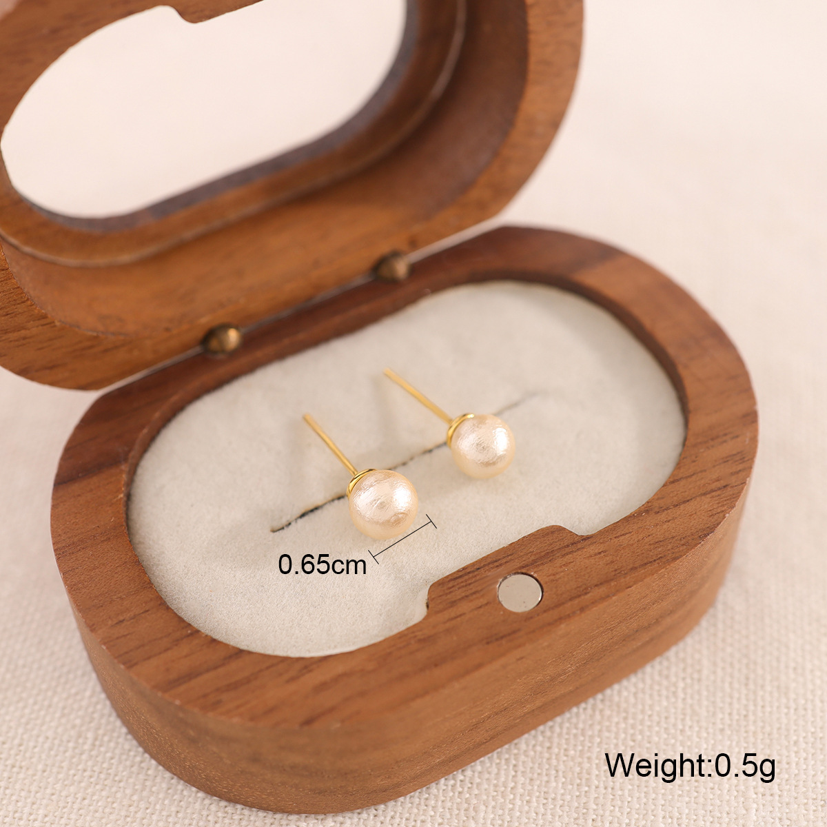 Timeless Chic Accessory Set: Sophisticated Retro-Essence Single Postpearl Stud Earring Collection
