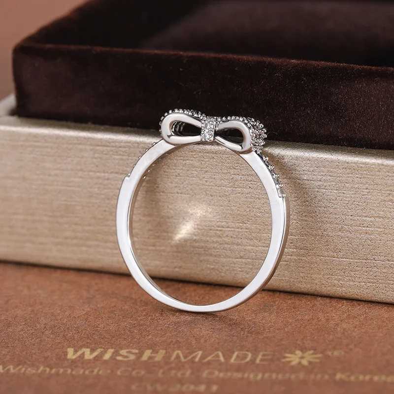 New Exquisite White Zirconia Bow Ring Sweet and Simple Party Birtay Gift 925 Stamp Fashion Jewelry Wholesale Wedding RingXJ250514
