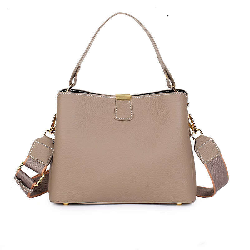 New top layer cowhide fashionable women's niche design, high-end sense, shoulder bag, handbag, new casual fashion trend