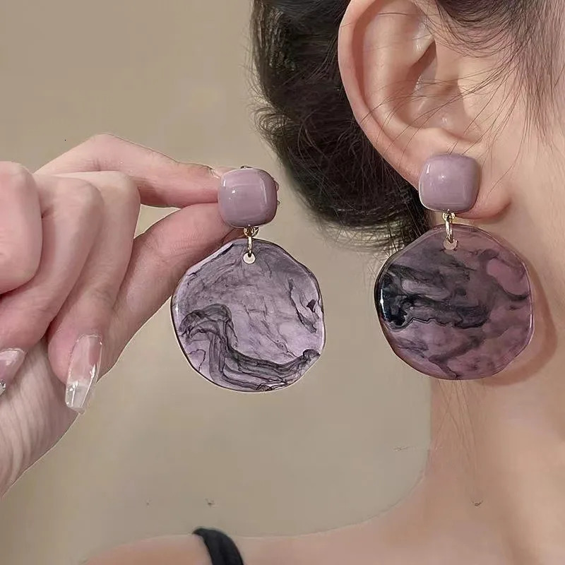 Fashion Retro Olive Green Halo Dyed Earrings Exaggerate Temperament Womens Festival Party Jewelry Accessories Gift 250514