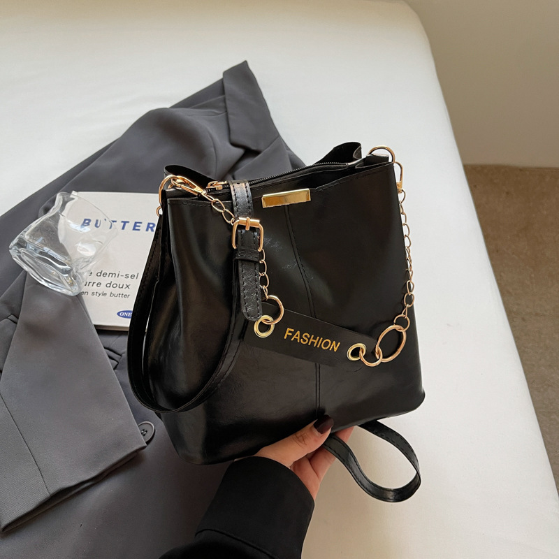 Free Delivery Designer Bag Women's 2025 New Crossbody Bucket Feeling Versatile Shoulder This Year's Popular Commuting For Women Luxury Bag