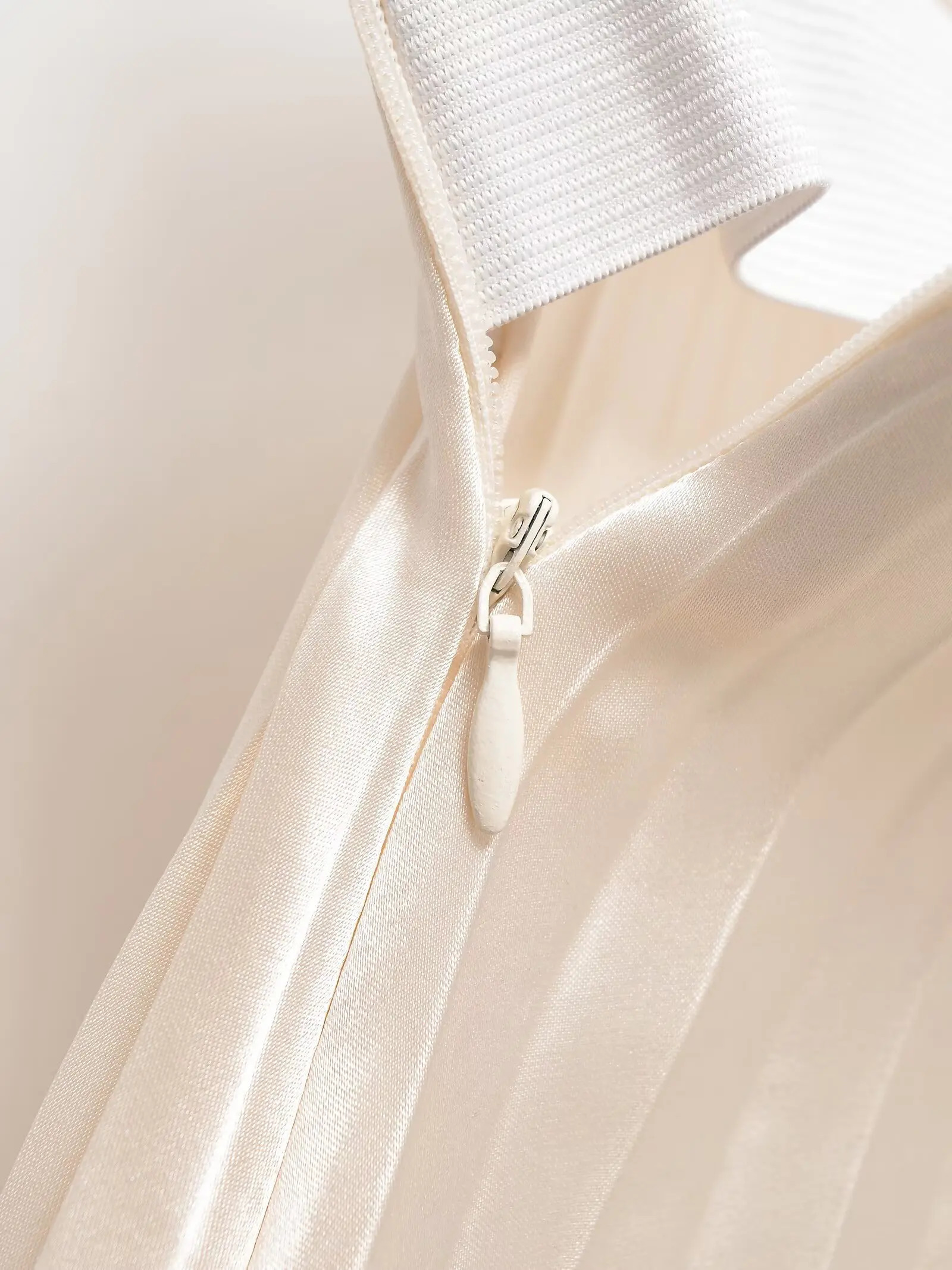 European and American style temperament versatile satin texture high waist pleated skirt 250514
