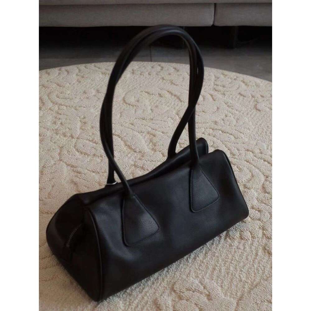 Niche 2025 Tote New Sugar Triangle Underarm Bag Large Capacity Single Shoulder Texture Premium Commuter Handbag