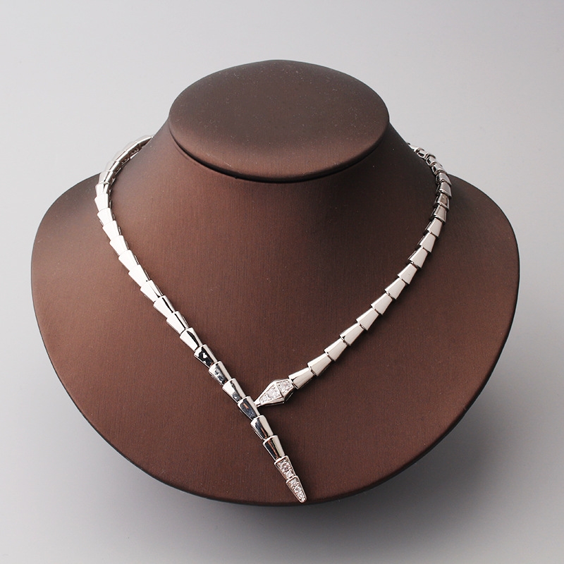 Pendant Necklaces Vintage Serpentine Necklace with Full Diamond Clavicle Chain Designer Necklace Womens Wedding Jewelry Couples Necklace Bamboo Knot Party Gift