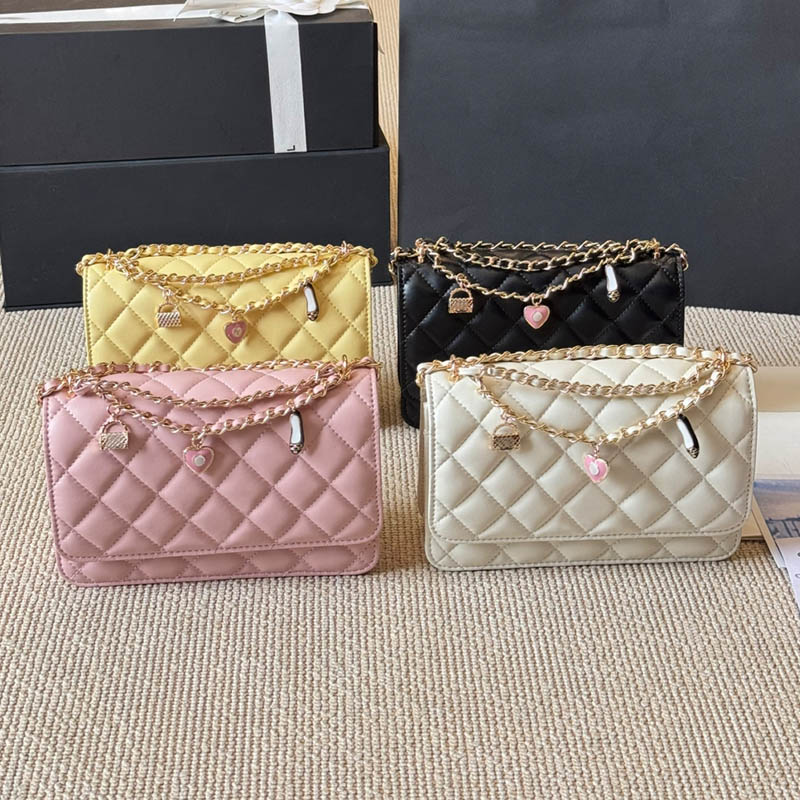 Pink Love Heart Pendant Decoration Ladies Flap Bag Lambskin Leather Gold Matelasse Chain Turn Buckle Hardware Designer Wallet Shoulder Cross Body Handbag 19x12cm